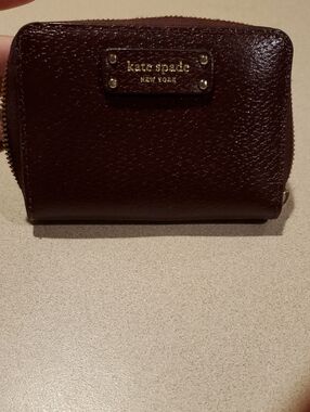 kate spade pebbled leather zip coin wallet - deep burgundy